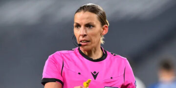 প্রথম নারী রেফারি হিসেবে বিশ্বকাপের ইতিহাস গড়ছেন ফ্রেপার্ট